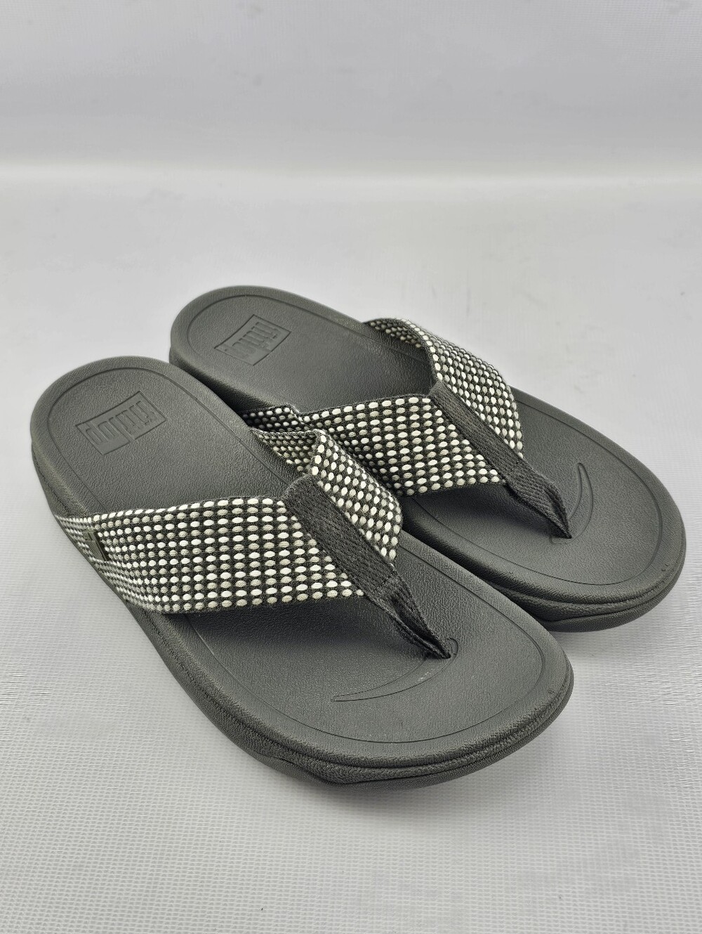 FitFlop Surfa Women's Flip Flops Sandals Gray White Pattern Size 7